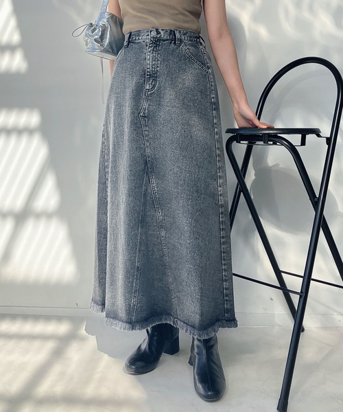 AS KNOW AS plus(アズノゥアズプラス)の「●リメイク風デニムロングスカート(デニムスカート・レディース・ブラック/ブルー/ケミカルウォッシュ・FREE)」の11枚目の写真