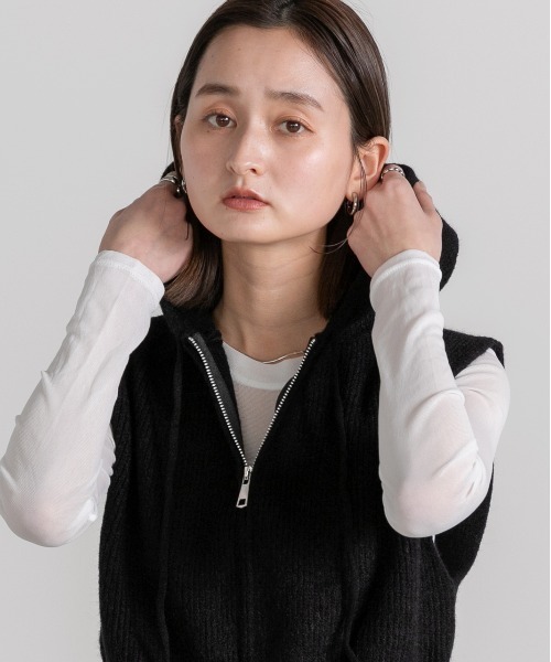 ad thie(アドティエ)の「フード付き ジップアップ ニットベスト(ベスト・レディース・オフホワイト/グレー/ブラック・FREE)」の15枚目の写真