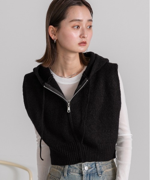 ad thie（アドティエ）の「フード付き ジップアップ ニットベスト
