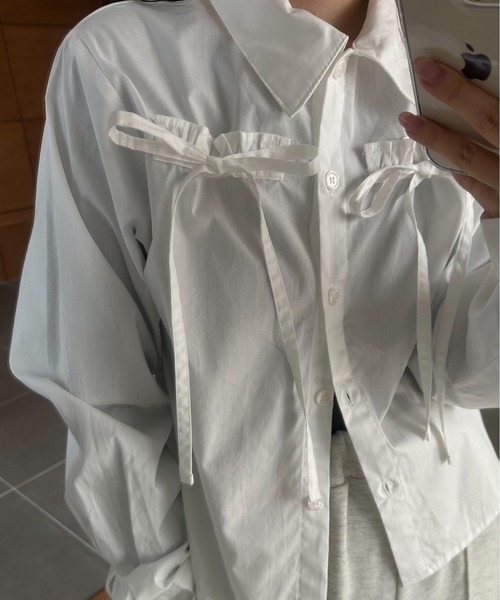 lawgy(ラウジー)の「front ribbon short shirt / フロントリボンショートシャツ(シャツ/ブラウス・レディース・チャコールグレー/ピンク/ホワイト・FREE)」の5枚目の写真