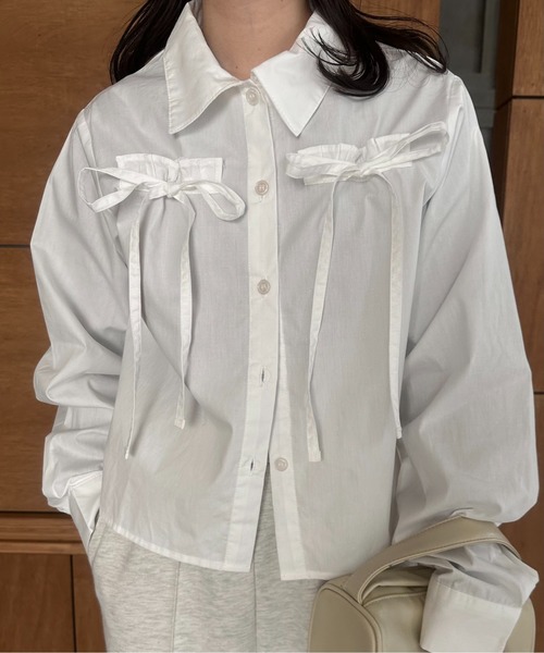 lawgy(ラウジー)の「front ribbon short shirt / フロントリボンショートシャツ(シャツ/ブラウス・レディース・チャコールグレー/ピンク/ホワイト・FREE)」の6枚目の写真