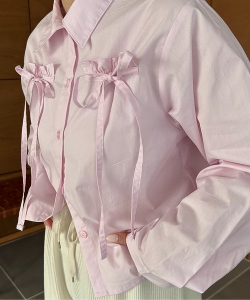 lawgy(ラウジー)の「front ribbon short shirt / フロントリボンショートシャツ(シャツ/ブラウス・レディース・チャコールグレー/ピンク/ホワイト・FREE)」の13枚目の写真