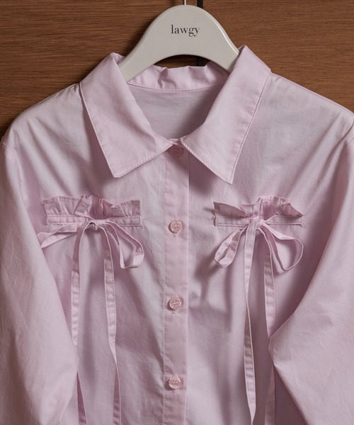 lawgy(ラウジー)の「front ribbon short shirt / フロントリボンショートシャツ(シャツ/ブラウス・レディース・チャコールグレー/ピンク/ホワイト・FREE)」の17枚目の写真