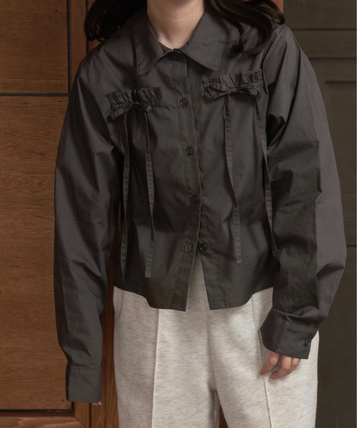 lawgy(ラウジー)の「front ribbon short shirt / フロントリボンショートシャツ(シャツ/ブラウス・レディース・チャコールグレー/ピンク/ホワイト・FREE)」の8枚目の写真