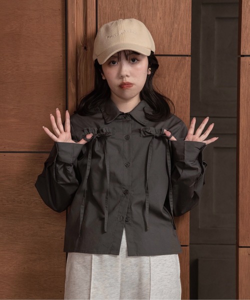 lawgy(ラウジー)の「front ribbon short shirt / フロントリボンショートシャツ(シャツ/ブラウス・レディース・チャコールグレー/ピンク/ホワイト・FREE)」の11枚目の写真
