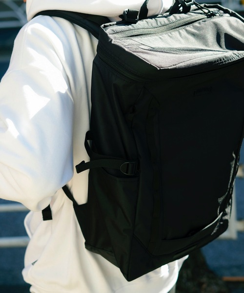 THRASHER(スラッシャー)の「RUNNING PUSH BOX BACKPACK 30L/スラッシャー大容量バックパック(リュックサック)(バックパック/リュック・メンズ・ブラック×ゴールド/ブラック×ブラック/ブラック×ホワイト・FREE)」の18枚目の写真