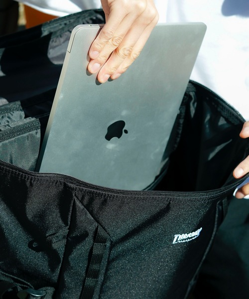 THRASHER(スラッシャー)の「RUNNING PUSH BOX BACKPACK 30L/スラッシャー大容量バックパック(リュックサック)(バックパック/リュック・メンズ・ブラック×ゴールド/ブラック×ブラック/ブラック×ホワイト・FREE)」の16枚目の写真