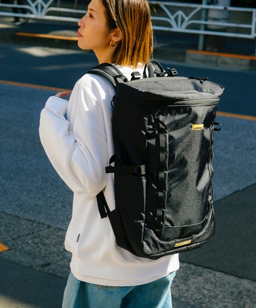 THRASHER(スラッシャー)の「RUNNING PUSH BOX BACKPACK 30L/スラッシャー大容量バックパック(リュックサック)(バックパック/リュック・メンズ・ブラック×ゴールド/ブラック×ブラック/ブラック×ホワイト・FREE)」の8枚目の写真