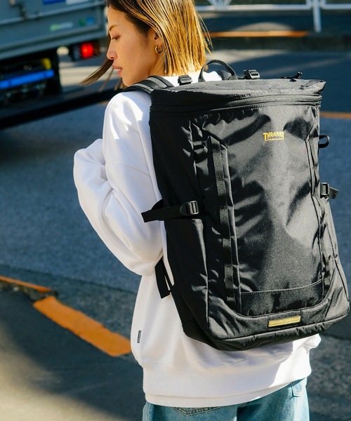 THRASHER(スラッシャー)の「RUNNING PUSH BOX BACKPACK 30L/スラッシャー大容量バックパック(リュックサック)(バックパック/リュック・メンズ・ブラック×ゴールド/ブラック×ブラック/ブラック×ホワイト・FREE)」の9枚目の写真