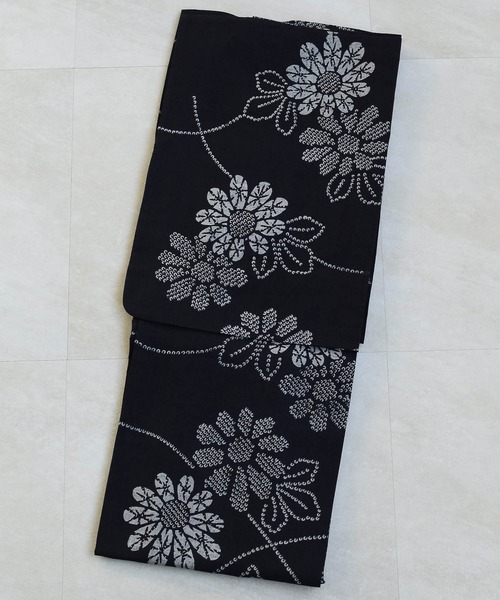 utatane（ウタタネ）の「手染め注染浴衣3点セット utatane×注染工房 赤坂紬 ブラックに露芝小菊（浴衣・レディース・ブラック・FREE）」の10枚目の写真