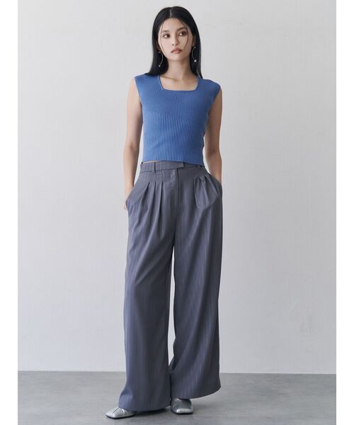 MURUA(ムルーア)の「ラメピンストライプタックワイドパンツ(その他パンツ・レディース・アイボリー/グレー・2/1)」の4枚目の写真