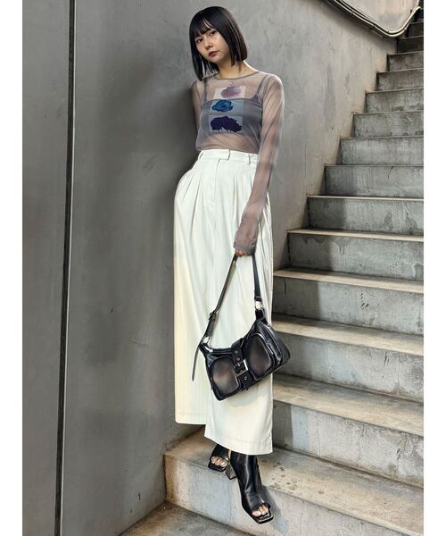 MURUA(ムルーア)の「ラメピンストライプタックワイドパンツ(その他パンツ・レディース・アイボリー/グレー・2/1)」の20枚目の写真