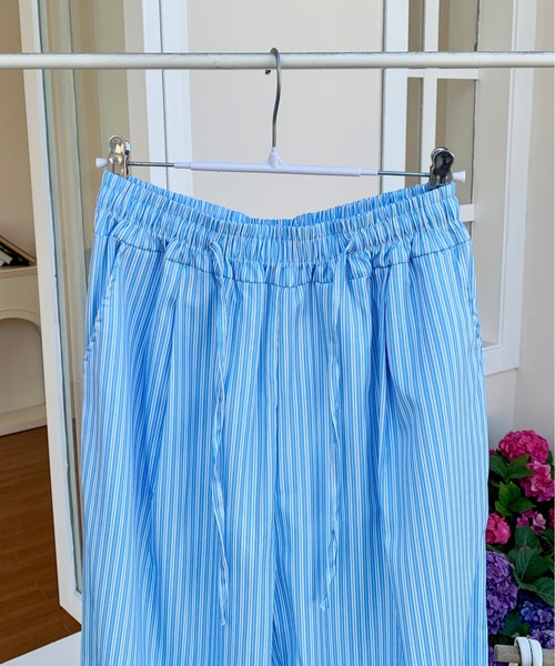 everycoco(エブリーココ)の「ストライプワイドストレートレッグパンツ(その他パンツ・レディース・ブルー・M/L)」の9枚目の写真