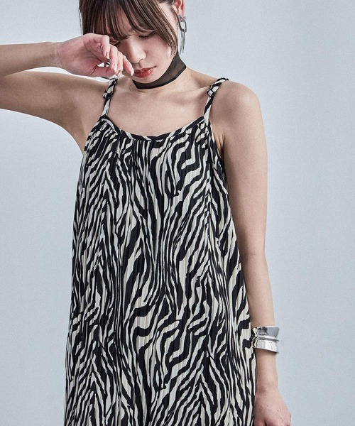 Fashion Letter（ファッションレター）の「プリーツキャミワンピース（ワンピース・レディース・チャコール/ブラウン/グレイッシュベージュ/ブラック/ゼブラ・M）」の13枚目の写真