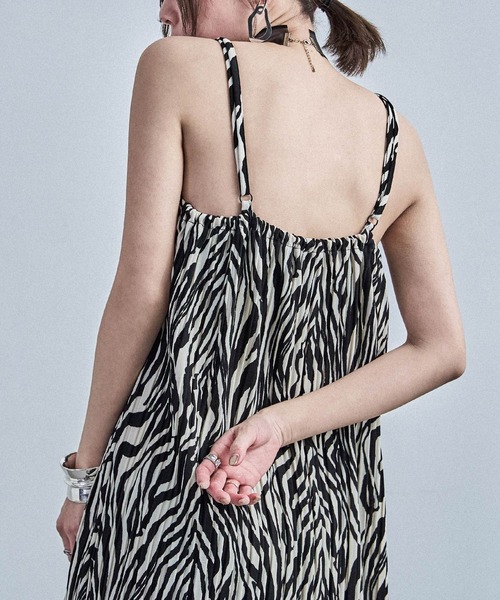 Fashion Letter（ファッションレター）の「プリーツキャミワンピース（ワンピース・レディース・チャコール/ブラウン/グレイッシュベージュ/ブラック/ゼブラ・M）」の18枚目の写真