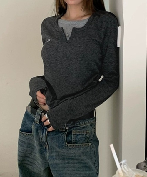 CERCA(チェルカ)の「【 MEMECLE / メメクル 】バイカラー レイヤード キーネック ロンT(Tシャツ/カットソー・レディース・ブラック・M)」の10枚目の写真