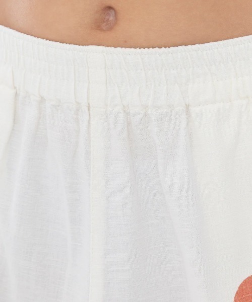 RVCA(ルーカ)の「RVCA レディース 【LAURYN ALVAREZ】 LAURYN SAWYER SHORT ショートパンツ 【2025年春夏モデル】/ルーカプリントショートパンツ(その他パンツ・レディース・ナチュラル・SMALL/LARGE/MEDIUM)」の6枚目の写真