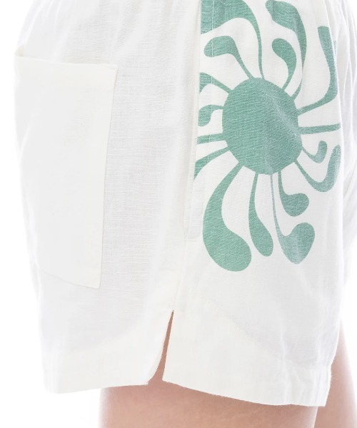 RVCA(ルーカ)の「RVCA レディース 【LAURYN ALVAREZ】 LAURYN SAWYER SHORT ショートパンツ 【2025年春夏モデル】/ルーカプリントショートパンツ(その他パンツ・レディース・ナチュラル・SMALL/LARGE/MEDIUM)」の3枚目の写真