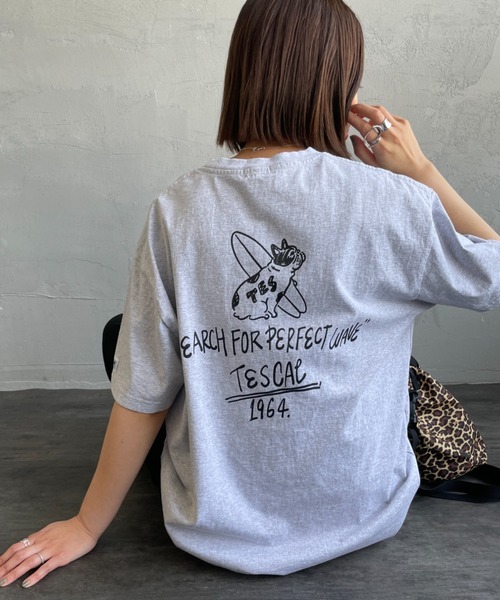 The Endless Summer（エンドレスサマー）の「[THE ENDLESS SUMMER/エンドレスサマー] 別注 手書き風ロゴ BUHIバックプリント Tシャツ（Tシャツ/カットソー・レディース・ホワイト/ネイビー/ブラック/グレー・M/L/XL）」の4枚目の写真