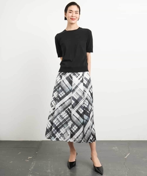 MICHEL KLEIN（ミッシェル・クラン）の「[アンサンブル対応/接触冷感]クルーネックニットプルオーバー（ニット/セーター・レディース・ネイビー/ブラック/ホワイト/ラベンダー・38）」の14枚目の写真