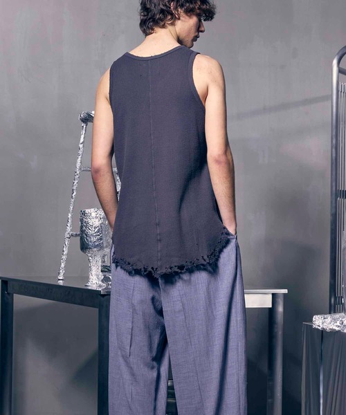 MAISON SPECIAL（メゾンスペシャル）の「《UNISEX》Damaged Waffle Layered Tank Top/ダメージワッフルレイヤードタンクトップ【MAISON SPECIAL/メゾンスペシャル】（タンクトップ・メンズ・ホワイト/チャコールグレー/ブラック・1/2）」の9枚目の写真