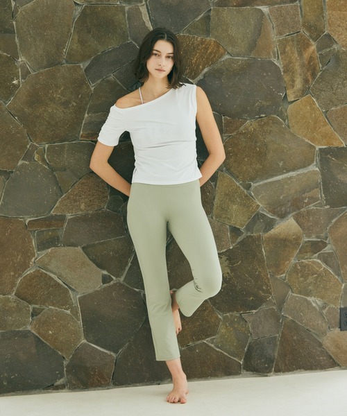 Julier Yoga and Relax(ジュリエヨガアンドリラックス)の「Julier Ecocoアシンメトリートップス(Tシャツ/カットソー・レディース・ネイビー/ホワイト/カーキ・1/0)」の7枚目の写真