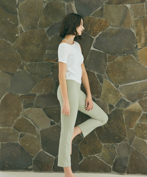 Julier Yoga and Relax(ジュリエヨガアンドリラックス)の「Julier Ecocoアシンメトリートップス(Tシャツ/カットソー・レディース・ネイビー/ホワイト/カーキ・1/0)」の8枚目の写真