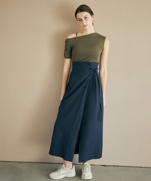 Julier Yoga and Relax(ジュリエヨガアンドリラックス)の「Julier Ecocoアシンメトリートップス(Tシャツ/カットソー・レディース・ネイビー/ホワイト/カーキ・1/0)」の15枚目の写真