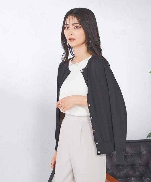 a.v.v(アーヴェヴェ)の「【接触冷感/UVカット/洗える】クルーネック美ラクるサマーカーディガン(カーディガン/ボレロ・レディース・グレー系その他/ホワイト/ブラック/ブルー/ダークインディゴブルー/ピンク・38/40/36/34/42)」の3枚目の写真