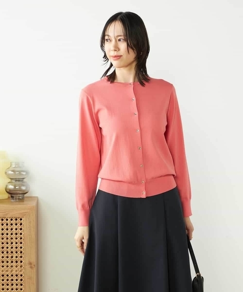 a.v.v(アーヴェヴェ)の「【接触冷感/UVカット/洗える】クルーネック美ラクるサマーカーディガン(カーディガン/ボレロ・レディース・グレー系その他/ホワイト/ブラック/ブルー/ダークインディゴブルー/ピンク・38/40/36/34/42)」の14枚目の写真