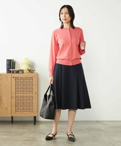 a.v.v(アーヴェヴェ)の「【接触冷感/UVカット/洗える】クルーネック美ラクるサマーカーディガン(カーディガン/ボレロ・レディース・グレー系その他/ホワイト/ブラック/ブルー/ダークインディゴブルー/ピンク・38/40/36/34/42)」の15枚目の写真