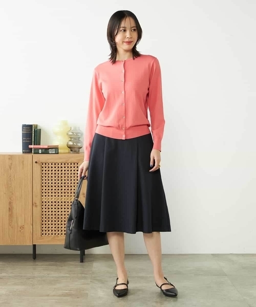 a.v.v(アーヴェヴェ)の「【接触冷感/UVカット/洗える】クルーネック美ラクるサマーカーディガン(カーディガン/ボレロ・レディース・グレー系その他/ホワイト/ブラック/ブルー/ダークインディゴブルー/ピンク・38/40/36/34/42)」の16枚目の写真