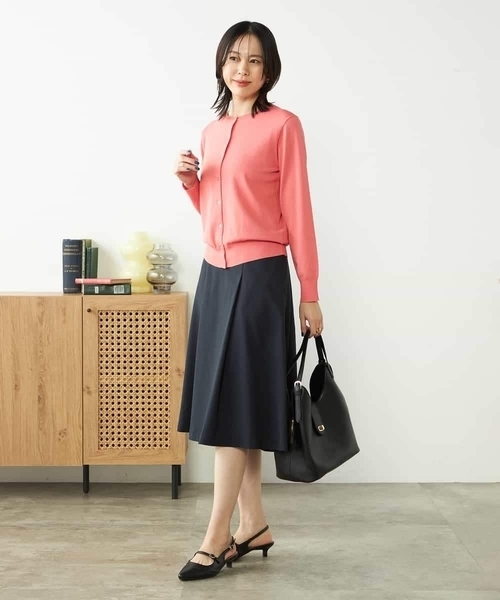 a.v.v(アーヴェヴェ)の「【接触冷感/UVカット/洗える】クルーネック美ラクるサマーカーディガン(カーディガン/ボレロ・レディース・グレー系その他/ホワイト/ブラック/ブルー/ダークインディゴブルー/ピンク・38/40/36/34/42)」の17枚目の写真