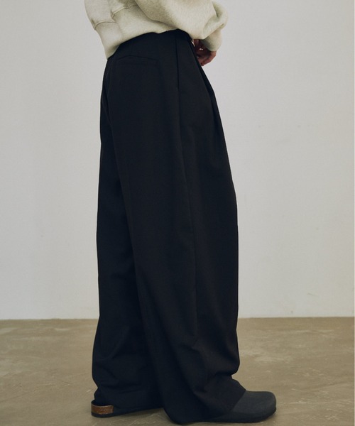 lit(リット)の「D Ring Tuck Pants(スラックス・レディース・ブラック/チャコールグレー・36/38)」の6枚目の写真