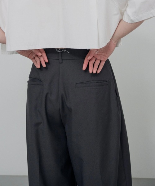 lit(リット)の「D Ring Tuck Pants(スラックス・レディース・ブラック/チャコールグレー・36/38)」の13枚目の写真