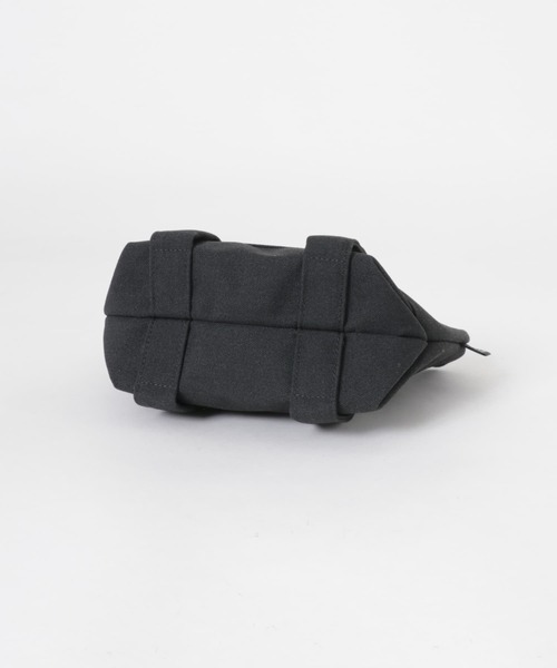 URBAN RESEARCH(アーバンリサーチ)の「KARRI AMIACALVA 2way tote S(トートバッグ・メンズ・ブラック/グレー系その他・SMALL)」の6枚目の写真