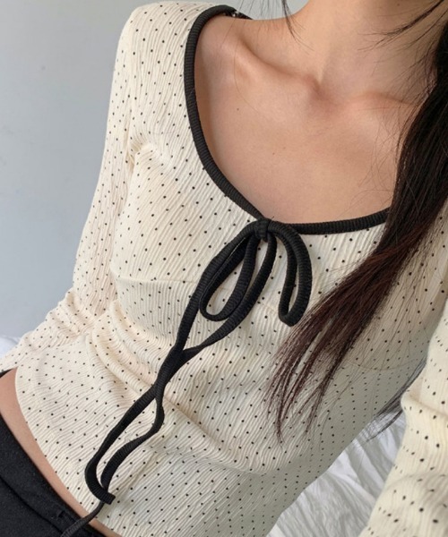 おしゃれスタ(オシャレスタ)の「ドット柄リボン付きラウンドネック長袖トップス(Tシャツ/カットソー・レディース・ホワイト/ブラック・M/S/L)」の3枚目の写真