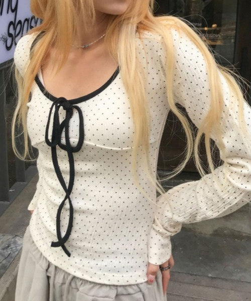 おしゃれスタ(オシャレスタ)の「ドット柄リボン付きラウンドネック長袖トップス(Tシャツ/カットソー・レディース・ホワイト/ブラック・M/S/L)」の5枚目の写真