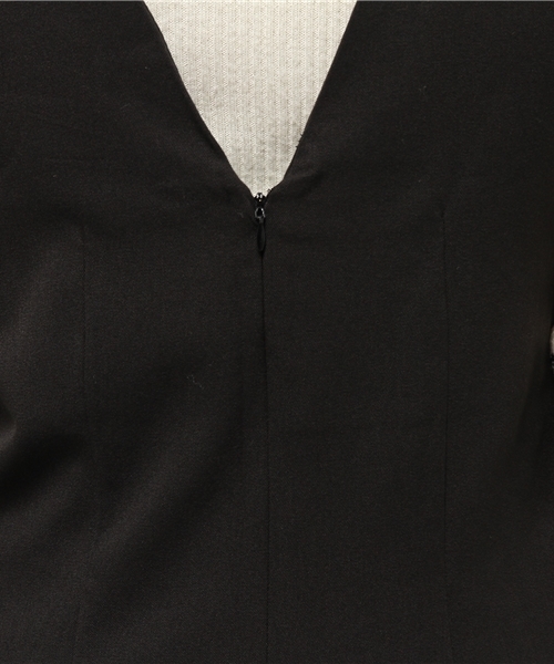 mystic(ミスティック)の「【mystic】Vネックサロペット(サロペット/オーバーオール・レディース・ブラック/キャメル/グレー・フリ-)」の4枚目の写真