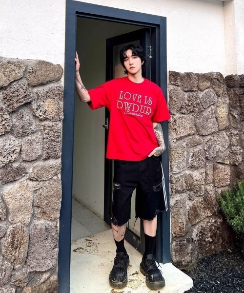FreeZone(フリーゾーン)の「【立体パール】メッセージロゴ オーバーサイズTシャツ(Tシャツ/カットソー・メンズ・レッド/ネイビー/ブラック・F)」の12枚目の写真