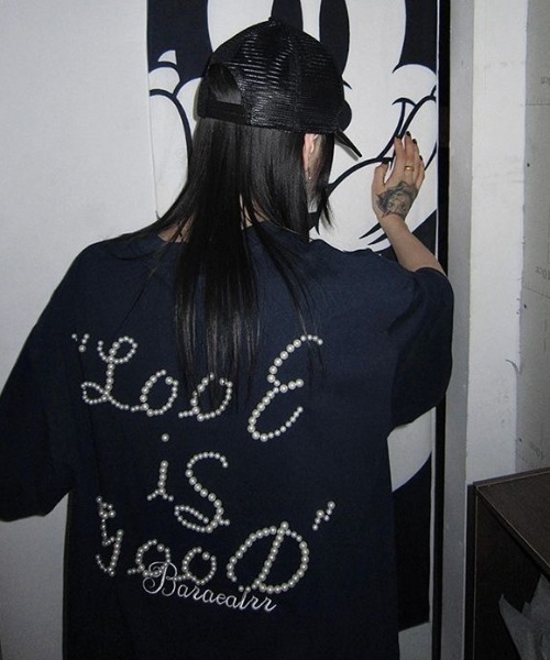FreeZone(フリーゾーン)の「【立体パール】メッセージロゴ オーバーサイズTシャツ(Tシャツ/カットソー・メンズ・レッド/ネイビー/ブラック・F)」の18枚目の写真