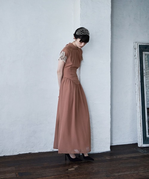etoll.（エトル）の「ドロップウエストレーススリーブ オケージョンドレス│Dropped waist lace sleeve dress（ドレス・レディース・ライトカーキ/パープル/ブラック/スモークピンク・M/L）」の8枚目の写真
