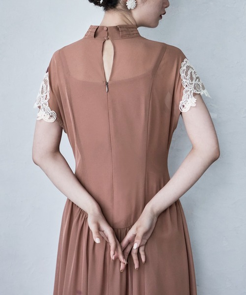 etoll.（エトル）の「ドロップウエストレーススリーブ オケージョンドレス│Dropped waist lace sleeve dress（ドレス・レディース・ライトカーキ/パープル/ブラック/スモークピンク・M/L）」の9枚目の写真