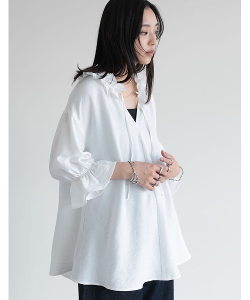 Re:EDIT（リエディ）の「[体型カバー]7分袖リネンライクスキッパーフリルカラーチュニックブラウス（シャツ/ブラウス・レディース・レッド/オフホワイト/ブラック・MEDIUM/LARGE）」の4枚目の写真