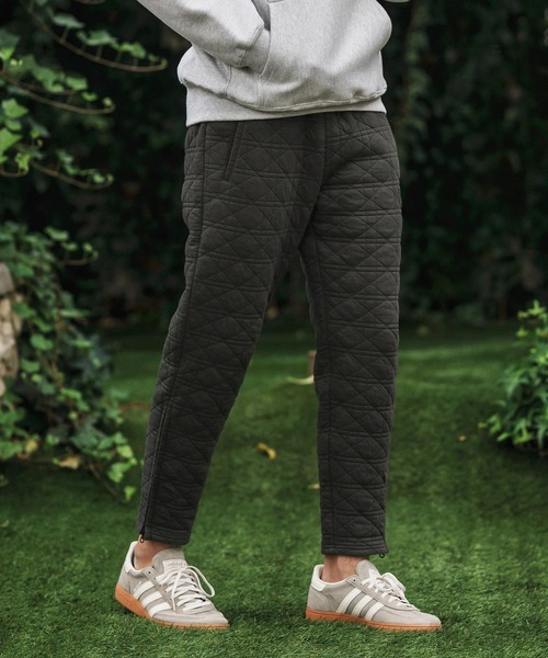 1minute 1second（ワンミニットワンセカンド）の「mp13846-quilted side zip pants with heart patch イージーパンツ（その他パンツ・メンズ・ブラック/チャコール・S/M/L/XL）」の4枚目の写真