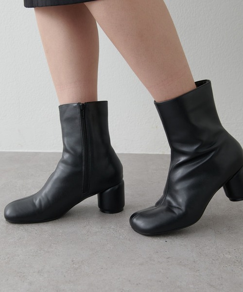 Lui's(ルイス)の「オブリックトゥヒールブーツ(ブーツ・レディース・シルバー/ブラック・23.5/24.5)」の16枚目の写真