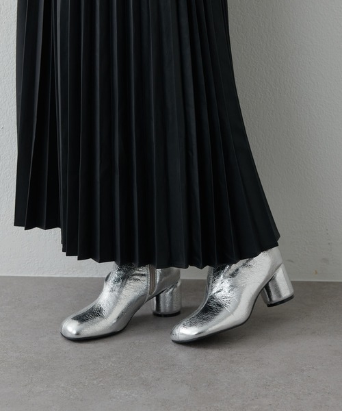Lui's(ルイス)の「オブリックトゥヒールブーツ(ブーツ・レディース・シルバー/ブラック・23.5/24.5)」の17枚目の写真