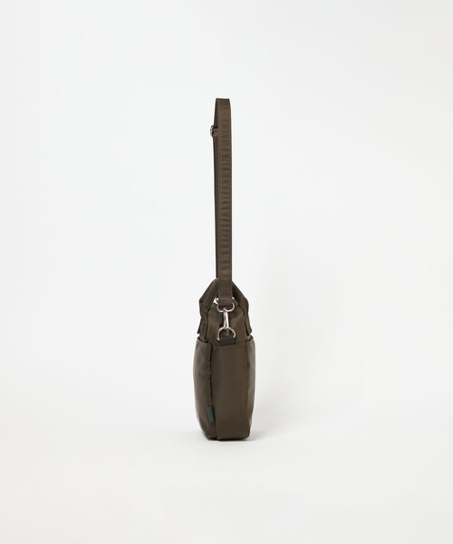 green label relaxing（グリーンレーベルリラクシング）の「EVERY 2WAY ミニ ショルダー バッグ -撥水-（ショルダーバッグ・メンズ・ブラック/ダークグレー・FREE）」の21枚目の写真