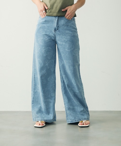 Clum(クルム)の「フラワージャカードワイドデニムパンツ(デニムパンツ・レディース・ブルー・SMALL/MEDIUM/LARGE)」の1枚目の写真