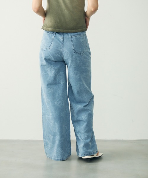 Clum(クルム)の「フラワージャカードワイドデニムパンツ(デニムパンツ・レディース・ブルー・SMALL/MEDIUM/LARGE)」の6枚目の写真
